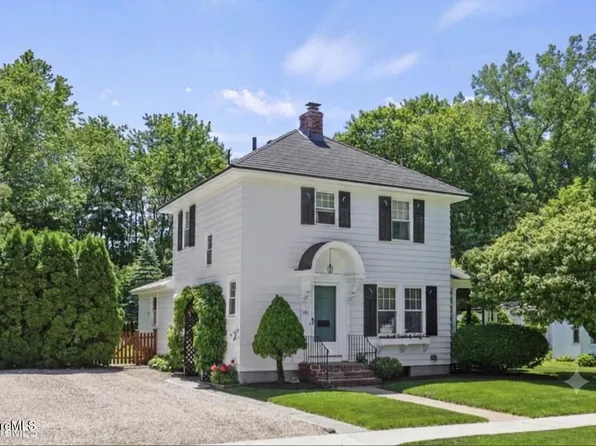 61 Harding St, Pittsfield, MA 01201