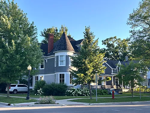 544 E State St Photo 1