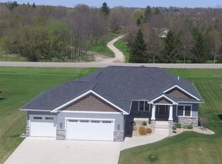 3040 Savannah Ct, Cedar Rapids, IA 52233