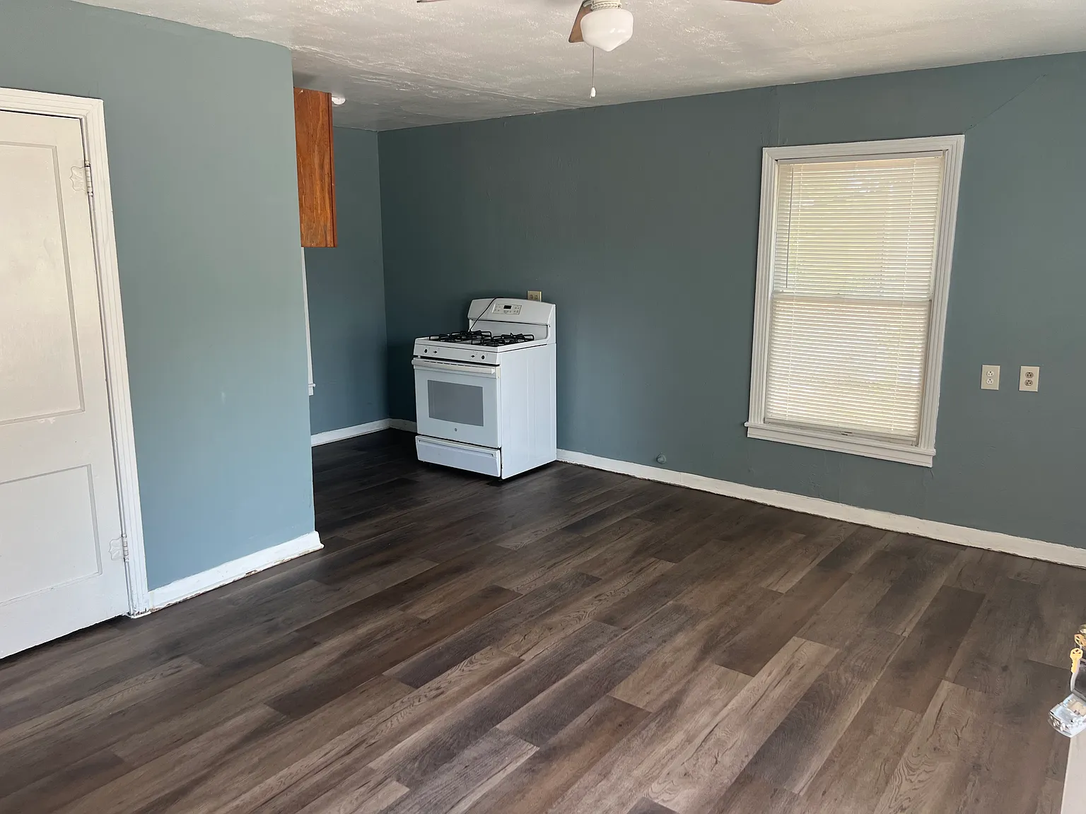 2523 S Pine St — Photo 2