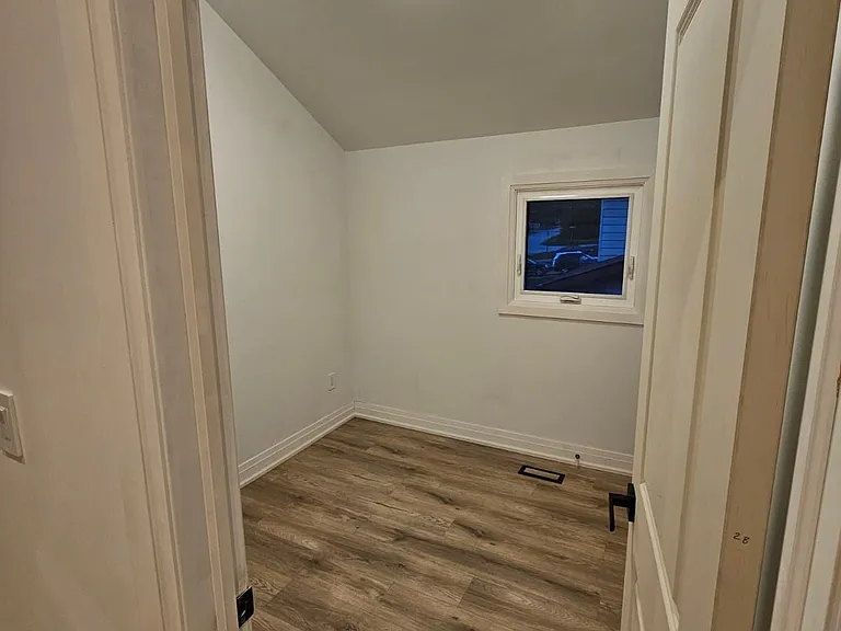 271 Parkwood Ave — Photo 14