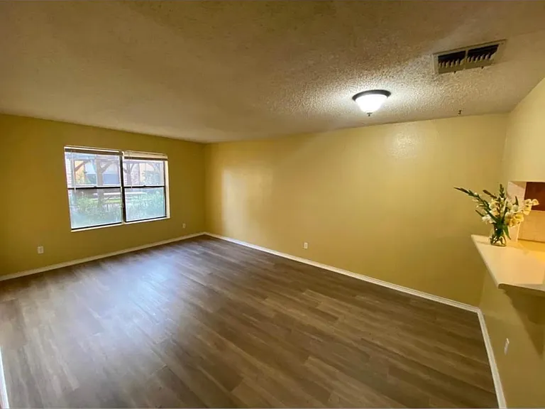 401 Jose Marti Blvd — Photo 1