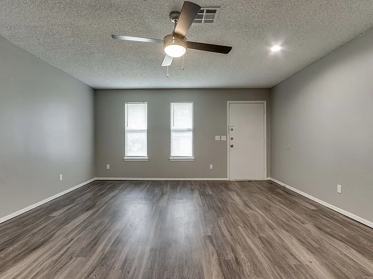 3916 SE 46th St — Photo 3