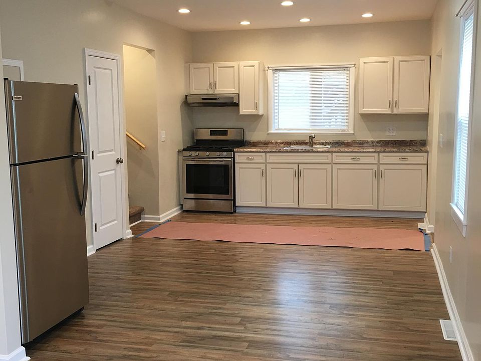 Open concept living/kitchen