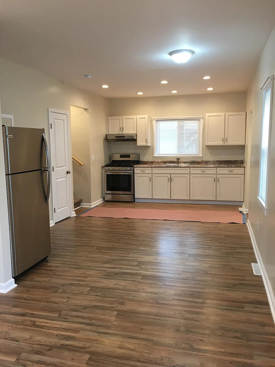 Open concept living/kitchen - 16 Spring St #2
