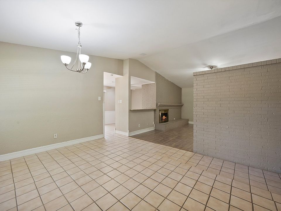 1st image of 2413 Village Green Dr