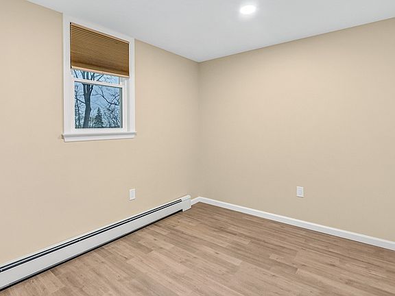 4th image of 8 Stonecrest Dr #2