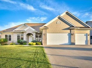 5813 Rapids Ridge Rd NE, Cedar Rapids, IA 52411