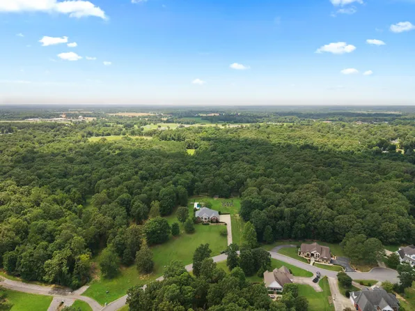 35 Bent Creek Dr, Benton, KY 42025