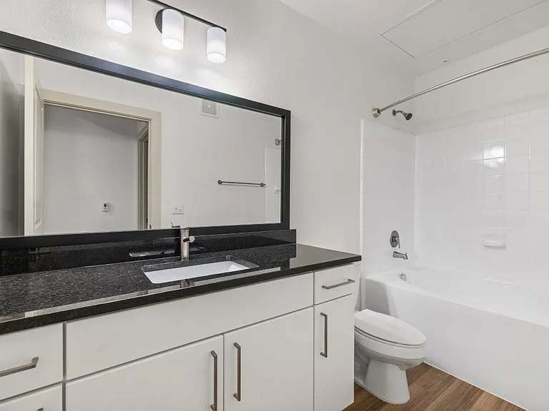 Maple District Lofts — Photo 18