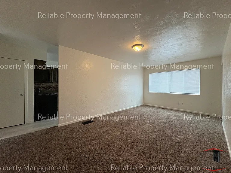 184 W Pine St #2 — Photo 4