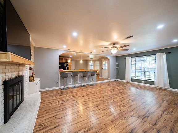 4th image of 27 White Oak Dr