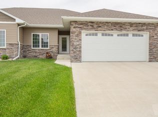 2347 Ping Ct, Mason City, IA 50401