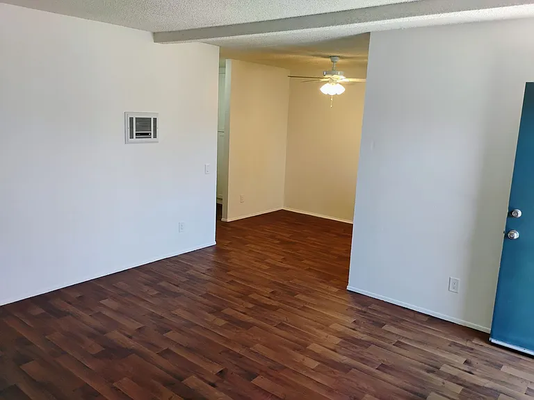 Iris Arms Apartments — Photo 9