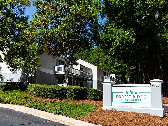 Entrance of Forest Ridge apartments for rent in North Macon, GA