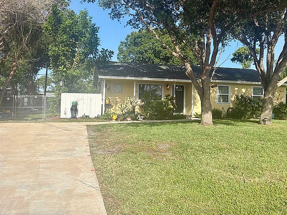 3rd image of 4702 Myrtle Dr