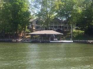 107 Peninsula Dr, Moneta, VA 24121