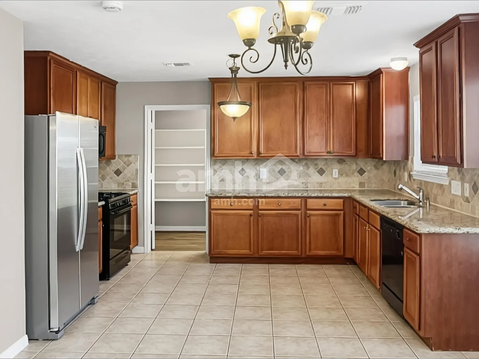 5 bed, 2.5 bath, 3331 sqft, $2,755 — Photo 3