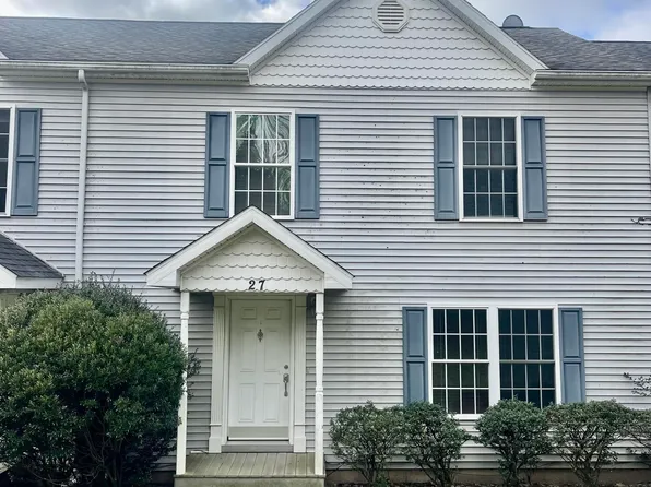 27 S Waterford Dr, Dalton, PA 18414