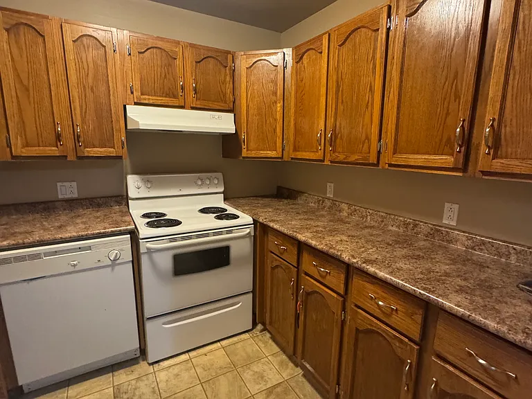100 Scotswood Dr #19 — Photo 8
