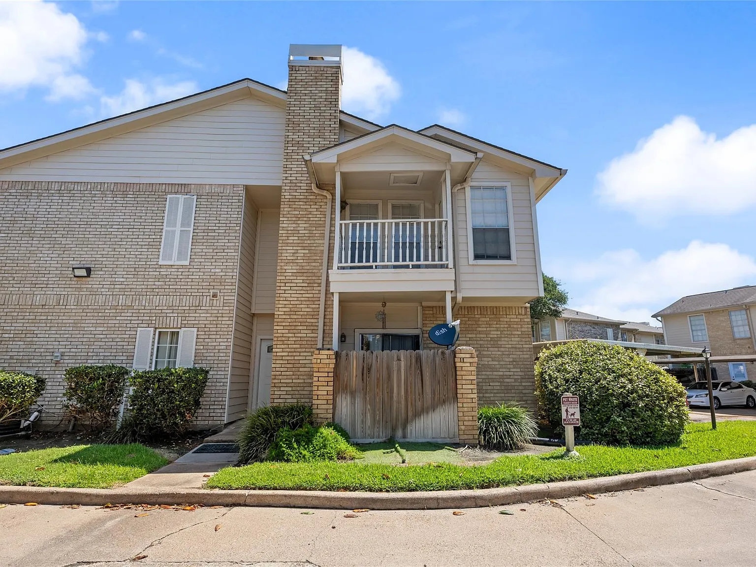 1 bed, 1.5 bath, 1192 sqft, $1,350 — Photo 1