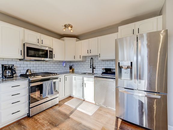 3rd image of 1000 Elmwood Dr