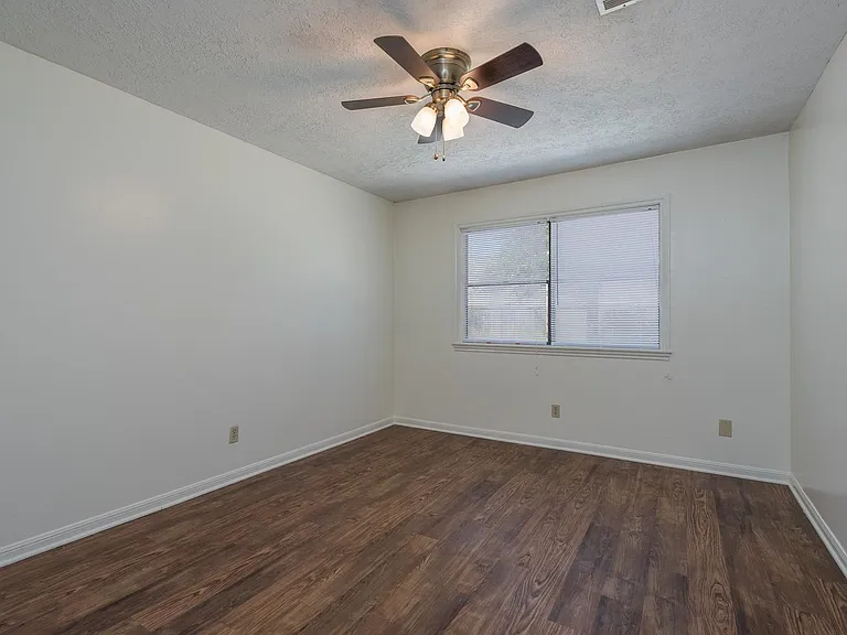 2805 Normand Dr — Photo 6