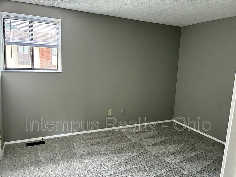21 King Arthur Ct — Photo 23