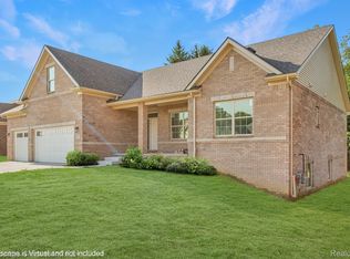 3201 Roma Ct, Wixom, MI 48393