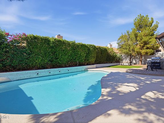 3rd image of 9834 E DREYFUS Avenue