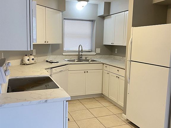 2nd image of 16A Brelyn Pl