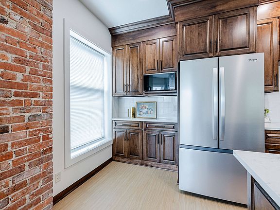 4th image of 643 S 11th St #3