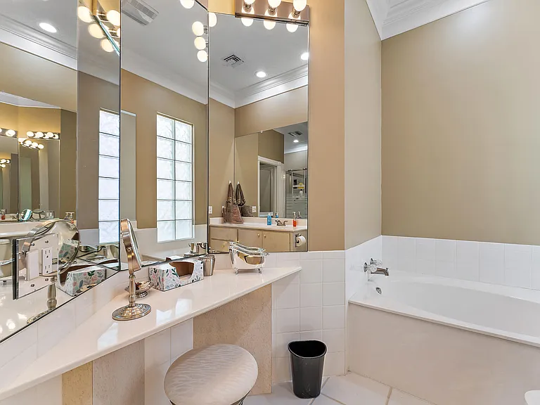 8485 SE Palm Hammock Ln — Photo 27