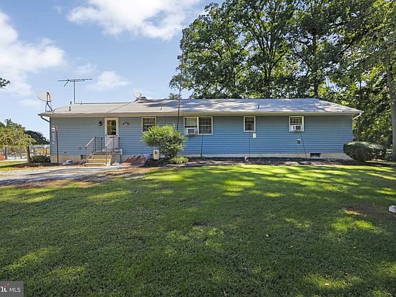 5th image of 85 Cedar Ln