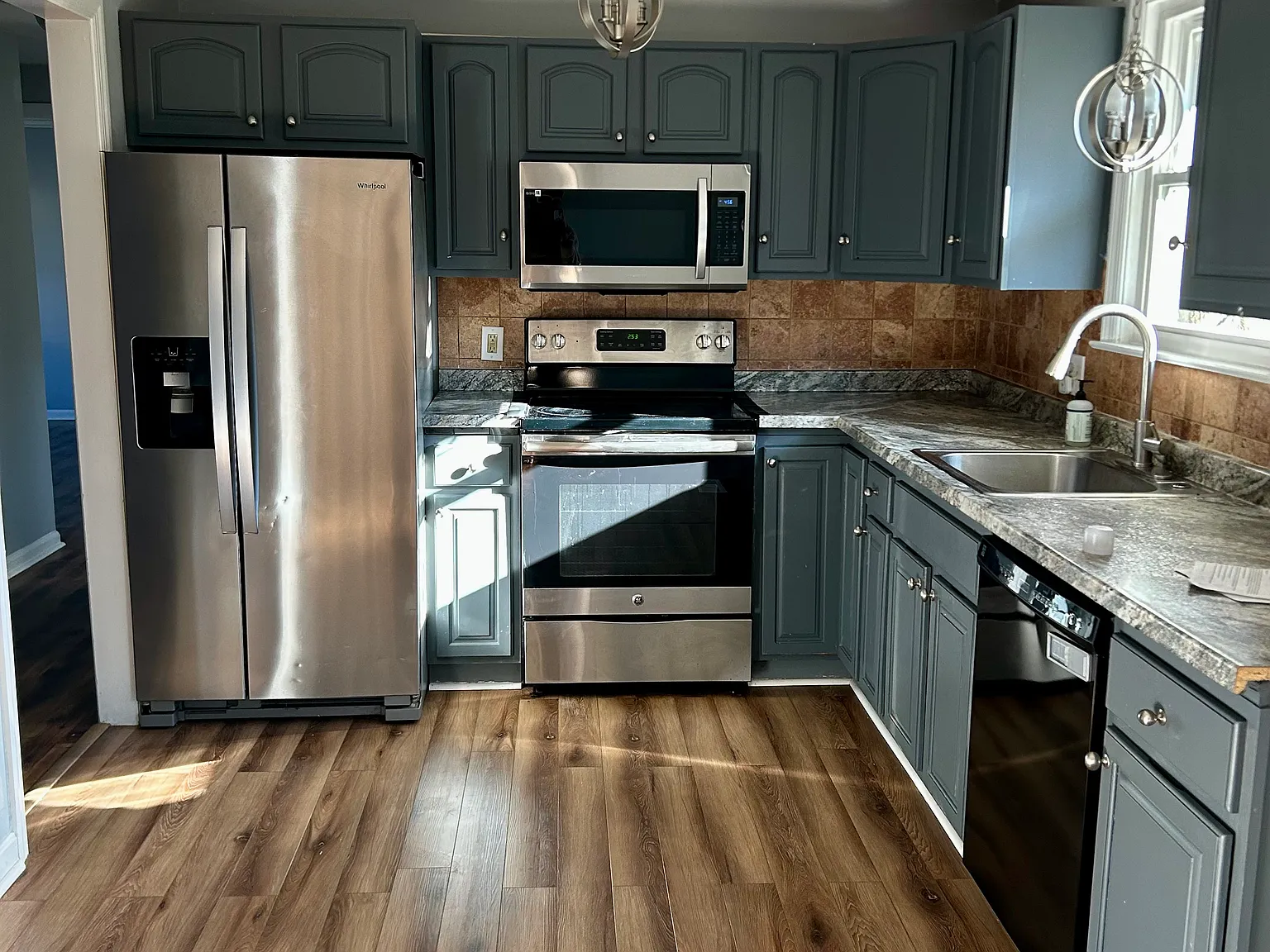 4 bed, 1161 sqft, $2,700 — Photo 4
