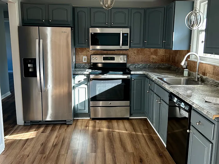 936 Imperial Dr — Photo 2