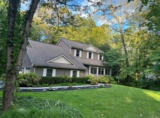 12 Somers Dr, Rhinebeck, NY 12572
