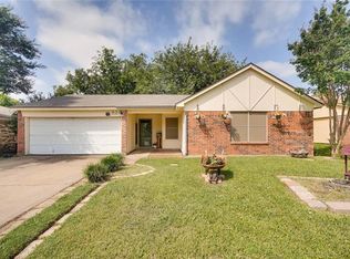 521 NW Charlyne Dr, Burleson, TX 76028