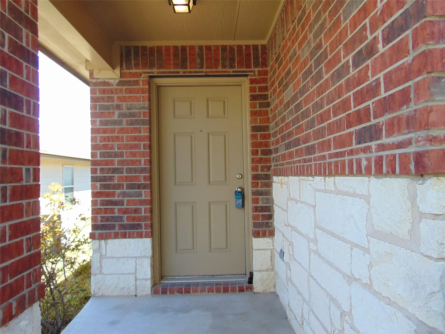 3 bed, 2.0 bath, 1704 sqft, $1,795 — Photo 2