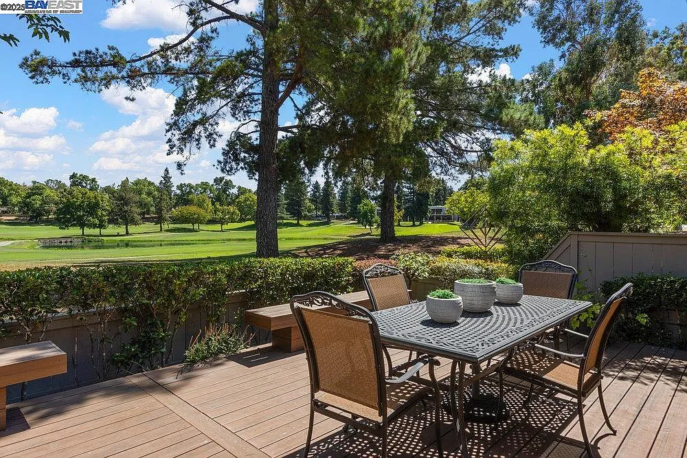 586 Cambrian Way photo 1