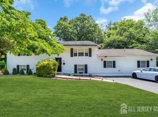 14 Arlington Dr, Howell, NJ 07731
