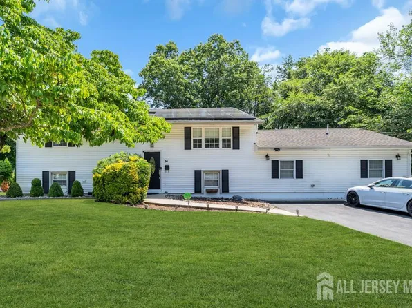 14 Arlington Dr, Howell, NJ 07731