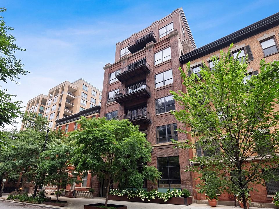 1st image of 152 W Huron St #4