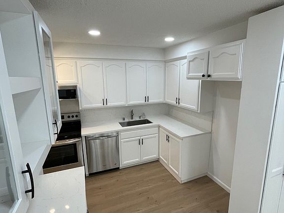 5th image of 11025 Kittridge St APT 133