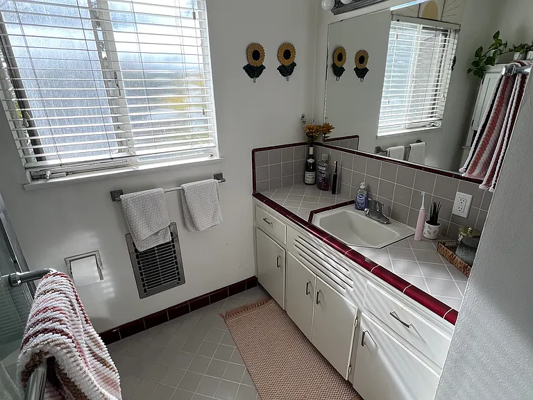 204 Termino Ave #B — Photo 5