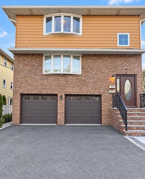 1st image of 380 Garibaldi Ave #2