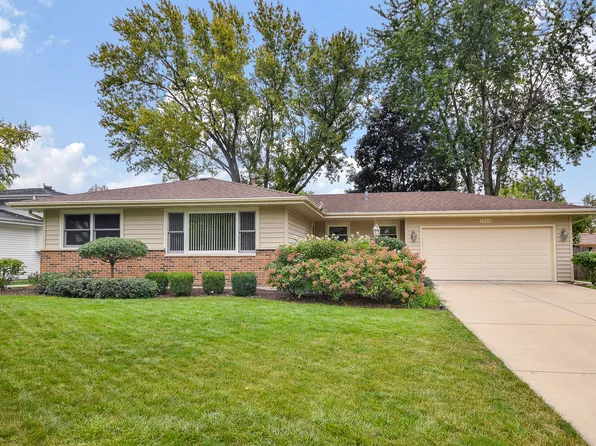 1920 Richard St, Aurora, IL 60506