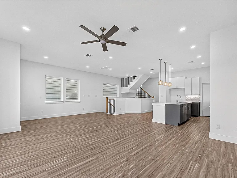 2105 Holman St — Photo 10