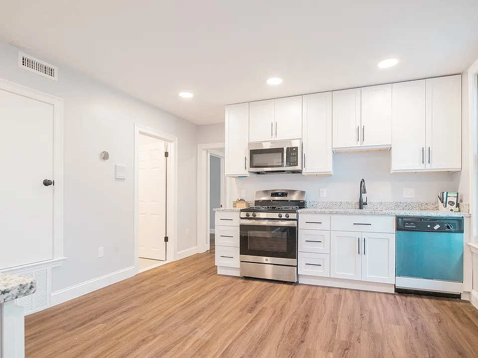 344 Saratoga St #2L
