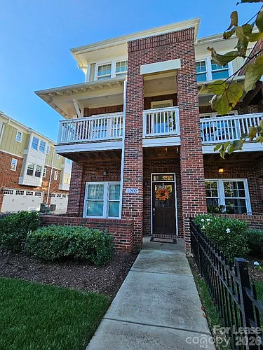 1202 Macomb Pl Photo 1